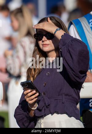 Windsor, Berkshire, Royaume-Uni. 29 juillet 2024. Une soirée ensoleillée aux courses de Windsor. Crédit : Maureen McLean/Alamy Live News Banque D'Images