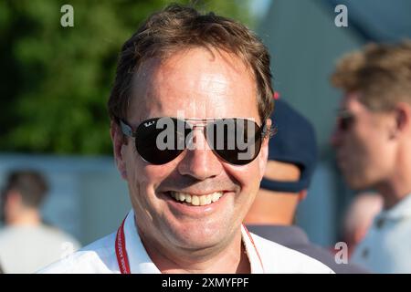 Windsor, Berkshire, Royaume-Uni. 29 juillet 2024. Chris Stickels greffier du parcours de l'hippodrome d'Ascot profitant d'une soirée de courses hippiques à l'hippodrome Royal Windsor. Crédit : Maureen McLean/Alamy Live News Banque D'Images