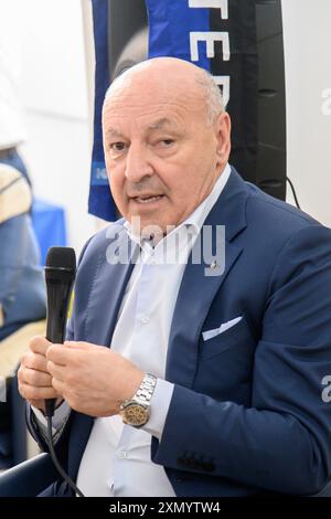 Milano, Milano. 30 juillet 2024. Beppe Marotta alla Presentazione della cartella filatelica 'Inter campione d'Italia' presso sede poste di via Cordusio - Martedì 30 Luglio 2024 (Foto Claudio Furlan/Lapresse) Beppe Marotta à la présentation de la chemise philatélique 'Inter champion d'Italie' au siège de poste à via Cordusio - mardi 30 juillet 2024 (photo Claudio Furlan/Lapresse) crédit : LaPresse/Alamy Live News Banque D'Images