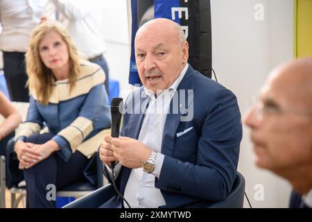 Milano, Milano. 30 juillet 2024. Beppe Marotta alla Presentazione della cartella filatelica 'Inter campione d'Italia' presso sede poste di via Cordusio - Martedì 30 Luglio 2024 (Foto Claudio Furlan/Lapresse) Beppe Marotta à la présentation de la chemise philatélique 'Inter champion d'Italie' au siège de poste à via Cordusio - mardi 30 juillet 2024 (photo Claudio Furlan/Lapresse) crédit : LaPresse/Alamy Live News Banque D'Images