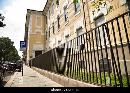 Torino, Italie. 30 juillet 2024. Vista della scuola media Costantino Nigra di Torino, Italie. Martedì 30 luglio 2024 - Cronaca - ( Foto Matteo SECCI/LaPresse ) vue du complexe du collège Costantino Nigra à Turin, Italie. - Mardi 30 juillet 2024 - Actualités - ( photo Matteo SECCI/LaPresse ) crédit : LaPresse/Alamy Live News Banque D'Images