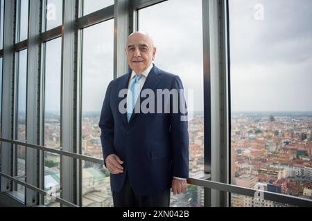 Foto Claudio Furlan/LaPresse28 Giugno 2022 Milano (Italia) Actualités Sport Regione Lombardia premia le società sportive Associazione Calcio Monza, U.S.Cremonese e F.C.Como Women per la promozione in serie A , presso Palazzo Pirelli Nella foto: Adriano Galliani photo Claudio Furlan / LaPresse 28 juin 2022 Milan (Italie) Actualités sportives la région Lombardie récompense les clubs sportifs Associazione Calcio Monza, U.S. Cremonese et F.C. Como Women pour leur promotion en Serie A, au Palazzo Pirelli sur la photo : Adriano Galliani Banque D'Images