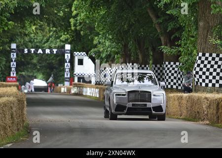 Rolls-Royce Black badge Cullinan Series II, premier coup d'œil, une occasion de voir de nouveaux modèles et des véhicules concept de constructeurs nouveaux et établis Banque D'Images