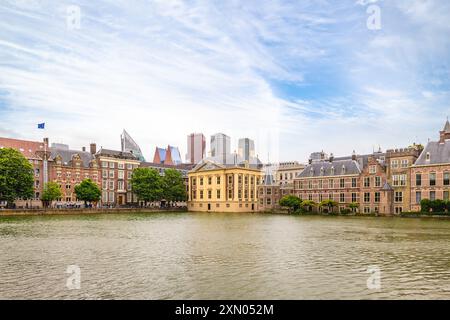 Le Mauritshuis et le Hofvijver situés dans le centre-ville de la Haye, pays-Bas Banque D'Images