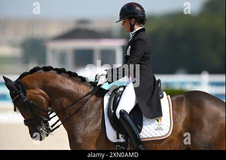 Paris, Fra. 30 juillet 2024. La belge Larissa Pauluis, chevauchant flambeau, lors de la compétition de dressage équestre, aux Jeux olympiques d'été de Paris 2024, le 30 juillet 2024, à Versailles. (Photo par Anthony Behar/Sipa USA) crédit : Sipa USA/Alamy Live News Banque D'Images