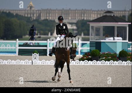 Paris, Fra. 30 juillet 2024. La belge Larissa Pauluis, chevauchant flambeau, lors de la compétition de dressage équestre, aux Jeux olympiques d'été de Paris 2024, le 30 juillet 2024, à Versailles. (Photo par Anthony Behar/Sipa USA) crédit : Sipa USA/Alamy Live News Banque D'Images