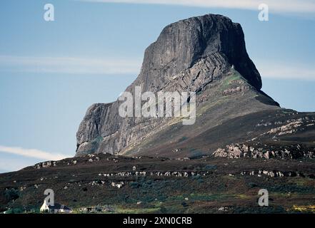 Isle of Eigg, an Sgurr un affleurement volcanique et la plus haute colline de l'île d'Eigg, Hébrides intérieures, Écosse, août 2004 Banque D'Images