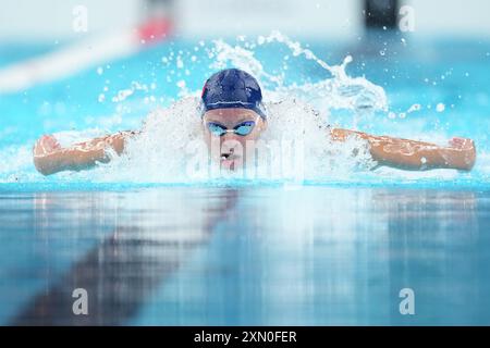 Paris, France. 30 juillet 2024. Léon Marchand participe au 200m papillon chaud masculin aux Jeux Olympiques de Paris 2024 à Paris, France, le 30 juillet 2024. Crédit : Xue Yuge/Xinhua/Alamy Live News Banque D'Images