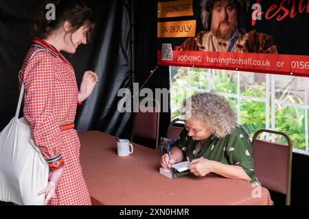 Harvington Hall, Harvington, Royaume-Uni. 27 juillet 2024. Sarah Gristwood présente « The Tudors in Love » et signe des copies de son nouveau livre. Credit Mark Lear / Alamy Live News ***POUR USAGE ÉDITORIAL SEULEMENT *** Banque D'Images