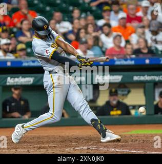 Houston, Texas, États-Unis. 29 juillet 2024. MICHAEL TAYLOR (18 ans), outfielder aux pirates, frappe un single pendant le match de lundi, au minute Maid Park, à Houston, au Texas. (Crédit image : © Domenic Grey/ZUMA Press Wire) USAGE ÉDITORIAL SEULEMENT! Non destiné à UN USAGE commercial ! Banque D'Images