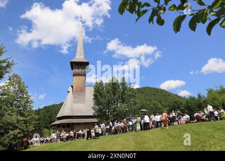 Barsana, un monastère orthodoxe actif avec de nombreux bâtiments pittoresques tous en bois, à Maramures, au nord de la Roumanie. Banque D'Images