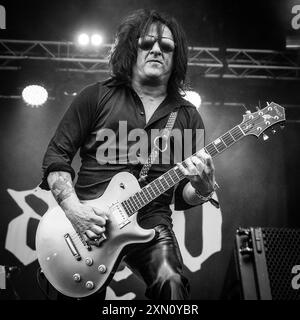 Steve Stevens joue en concert au Sweden Rock Festival Banque D'Images