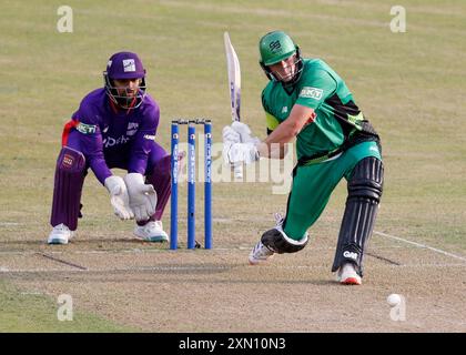 James Coles des Southern Braves bat pendant le match des cent hommes à Headingly, Leeds. Date de la photo : mardi 30 juillet 2024. Banque D'Images