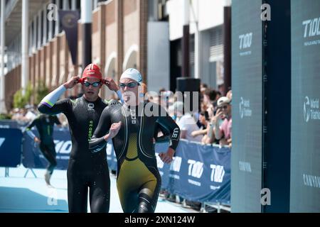 Londres, Royal Victoria Docks, Royaume-Uni. 27 juillet 2024. Le T100 Triathlon World Tour est reconnu par World Triathlon comme le circuit officiel du Championnat du monde de triathlon longue distance. Le London T100 Triathlon est la quatrième étape du nouveau T100 Triathlon World Tour à 8 étapes. Le T100 Triathlon World Tour est le nouveau nom du PTO Tour et a été désigné par World Triathlon comme le « Championnat du monde officiel de triathlon longue distance ». Il s’agit d’un calendrier de huit courses T100 en 2024 qui seront disputées sur 100 km (2 km de natation, 80 km de vélo et 18 km de course) et qui présente les meilleures au monde Banque D'Images