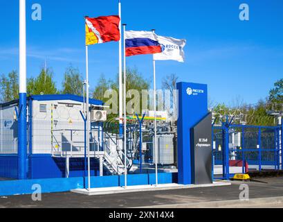 Voronej, Russie - 03 mai 2023 : Nouvelle sous-station moderne de la société Rosseti Center, village de Chertovitsy, région de Voronej Banque D'Images