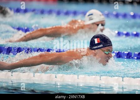 Paris, France. 30 juillet 2024. Le Français Léon Marchand participe aux demi-finales du 200 mètres papillon masculin aux Jeux Olympiques de Paris 2024 à l'Arena le Défense à Paris, France, le mardi 30 juillet 2024. Marchand a avancé jusqu'à la finale. Photo de Richard Ellis/UPI crédit : UPI/Alamy Live News Banque D'Images