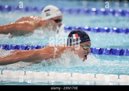 Paris, France. 30 juillet 2024. Le Français Léon Marchand participe aux demi-finales du 200 mètres papillon masculin aux Jeux Olympiques de Paris 2024 à l'Arena le Défense à Paris, France, le mardi 30 juillet 2024. Marchand a avancé jusqu'à la finale. Photo de Richard Ellis/UPI crédit : UPI/Alamy Live News Banque D'Images