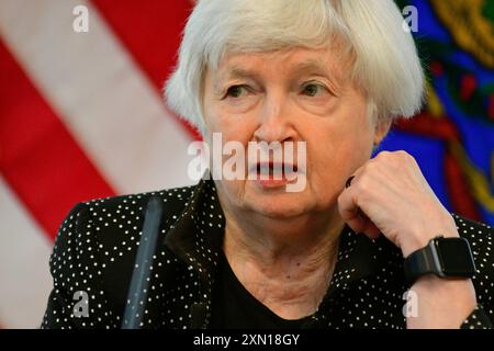 La secrétaire au Trésor des États-Unis Janet Yellen présente le fichier direct de l'IRS pour les résidents de Pennsylvanie lors d'une visite le 30 juillet 2024 à Philadelphie, PA, États-Unis. Crédit : OOgImages/Alamy Live News Banque D'Images