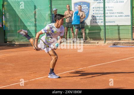 Playa de Gandía, Espagne, 21 juillet 2024. Joueur de tennis espagnol Carlos Sánchez Jover lors du tournoi Circuito Orysol Banque D'Images