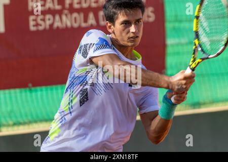 Playa de Gandía, Espagne, 21 juillet 2024. Joueur de tennis espagnol Carlos Sánchez Jover lors du tournoi Circuito Orysol Banque D'Images