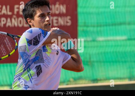 Playa de Gandía, Espagne, 21 juillet 2024. Joueur de tennis espagnol Carlos Sánchez Jover lors du tournoi Circuito Orysol Banque D'Images