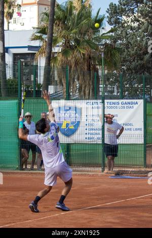 Playa de Gandía, Espagne, 21 juillet 2024. Joueur de tennis espagnol Carlos Sánchez Jover lors du tournoi Circuito Orysol Banque D'Images