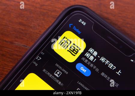 Application Xianyu vue dans l'App Store. Xianyu (闲鱼?) est une application de commerce de marchandises de 2e main par Alibaba, fournissant une plate-forme pour les utilisateurs de vendre des articles aux utilisateurs Banque D'Images