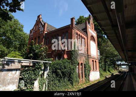 Die Gaststätte usine Hasselbrook am S-Bahnhof Hasselbrook. Nach über 30 Jahren schließt das Restaurant AM 31. Juli für immer Seine Pforten. Eilbek Hamburg *** le restaurant Factory Hasselbrook à la station Hasselbrook S après plus de 30 ans, le restaurant ferme définitivement ses portes le 31 juillet Eilbek Hamburg Banque D'Images