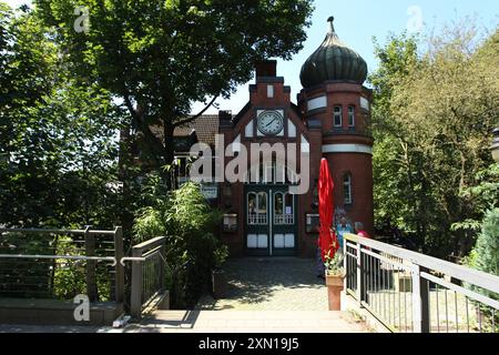 Die Gaststätte usine Hasselbrook am S-Bahnhof Hasselbrook. Nach über 30 Jahren schließt das Restaurant AM 31. Juli für immer Seine Pforten. Eilbek Hamburg *** le restaurant Factory Hasselbrook à la station Hasselbrook S après plus de 30 ans, le restaurant ferme définitivement ses portes le 31 juillet Eilbek Hamburg Banque D'Images