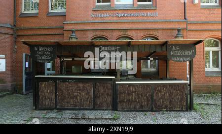 Die Gaststätte usine Hasselbrook am S-Bahnhof Hasselbrook. Nach über 30 Jahren schließt das Restaurant AM 31. Juli für immer Seine Pforten. Eilbek Hamburg *** le restaurant Factory Hasselbrook à la station Hasselbrook S après plus de 30 ans, le restaurant ferme définitivement ses portes le 31 juillet Eilbek Hamburg Banque D'Images