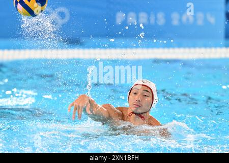 8 TAKATA Mitsuru (JPN), Japon (JPN) vs France (FRA) Water Polo Preliminary Round Group B aux Acquatic Centers, lors des Jeux Olympiques de Paris 2024, 30 juillet 2024, Paris, France. Crédit : Enrico Calderoni/AFLO SPORT/Alamy Live News Banque D'Images