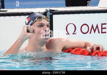 Paris, France. 30 juillet 2024. Léon Marchand, de France, remporte sa manche en demi-finale du 200 mètres papillon masculin aux Jeux Olympiques de Paris 2024 à l'Arena le Défense à Paris, France, le mardi 30 juillet 2024. Photo de Richard Ellis/UPI crédit : UPI/Alamy Live News Banque D'Images