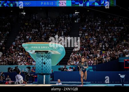 Paris, France. 30 juillet 2024. Rebecca Andrade lors de sa routine dans le caveau où elle a marqué 15,10, ce qui était le meilleur score de tous les gymnastes dans la finale et a classé le Brésil à la troisième place dans la finale de gymnastique artistique par équipe féminine lors des Jeux Olympiques de Paris 2024 à l'Arena Bercy à Paris, France. (Richard Callis/SPP) crédit : photo de presse sportive SPP. /Alamy Live News Banque D'Images