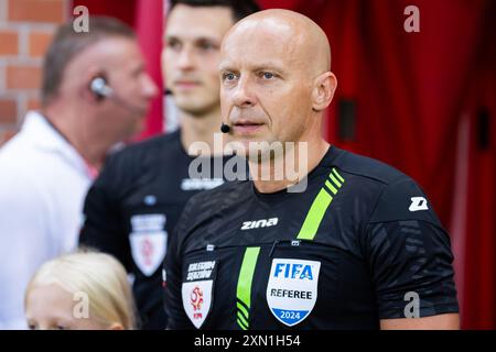 L'arbitre Szymon Marciniak vu en action lors du match de la Ligue polonaise PKO Ekstraklasa entre Widzew Lodz et Lech Poznan au stade municipal de Widzew Lodz. Score final : Widzew Lodz 2:1 Lech Poznan. Banque D'Images