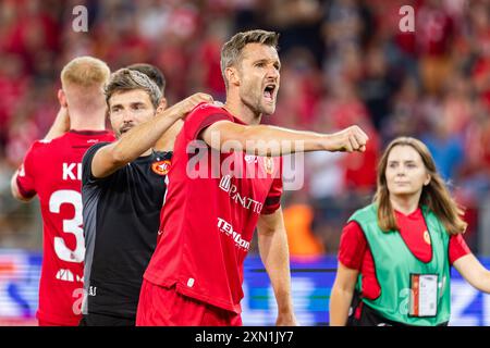 Marek Hanousek de Widzew célèbre une victoire lors du match de la Ligue PKO Ekstraklasa entre Widzew Lodz et Lech Poznan au stade municipal de Widzew Lodz. Score final : Widzew Lodz 2:1 Lech Poznan. Banque D'Images