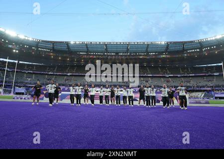 Paris, France. 30 juillet 2024. Les joueuses de l'équipe de Nouvelle-Zélande célèbrent la victoire pour le rugby féminin à sept aux Jeux Olympiques de Paris 2024 à Paris, France, le 30 juillet 2024. Credit : lui Siu Wai/Xinhua/Alamy Live News Banque D'Images