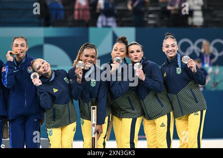 Versailles, France. 30 juillet 2024. Jeux olympiques, Paris 2024, gymnastique, équipe, femmes, finale, l’équipe brésilienne est ravie du bronze. Crédit : Marijan Murat/dpa/Alamy Live News Banque D'Images