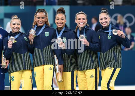 Versailles, France. 30 juillet 2024. Jeux olympiques, Paris 2024, gymnastique, équipe, femmes, finale, l’équipe brésilienne est ravie du bronze. Crédit : Marijan Murat/dpa/Alamy Live News Banque D'Images