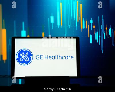 Dans cette illustration photo, le logo GE Healthcare technologies, Inc est affiché sur une tablette. Banque D'Images