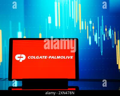 Dans cette illustration photo, le logo Colgate-Palmolive Company vu sur une tablette. Banque D'Images