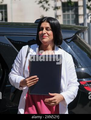 Shabana Mahmood, député de Birmingham Ladywood, Lord Chancelier et Secrétaire d'État à la Justice arrive au Cabinet Office pour une réunion. Banque D'Images