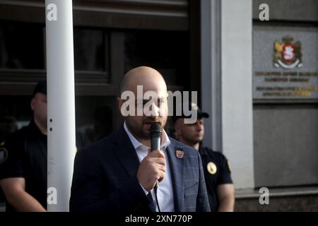 Non exclusif : KIEV, UKRAINE - 29 JUILLET 2024 - le président du Comité militaire de l'Union du Caucase, Lado Gamsakhourdia, s'exprime lors du rassemblement contre Banque D'Images