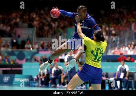 Paris, France. 30 juillet 2024. Julien Mattia/le Pictorium - Handball - France - Brésil - qualifications du Groupe B - Paris 2024 - 30/07/2024 - France/Ile-de-France (région)/Paris - le Brésil perd contre la France dans le Groupe B qualificatif, épreuves de Handball des Jeux Olympiques de Paris 2024, à la Paris Sud Arena, le 30 juillet 2024. Crédit : LE PICTORIUM/Alamy Live News Banque D'Images