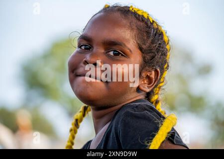 Darwin, Australie - 27 juillet 2024 : portrait d'un enfant aborigène australien au Royal Darwin Show 2024. Banque D'Images