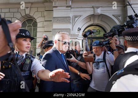 31/07/2024. Londres, Royaume-Uni. L'ancien présentateur de la BBC Huw Edwards est vu arriver à Westminster Magistrates court dans le centre de Londres, où il est accusé d'avoir fait des images indécentes d'enfants. Les infractions, qui auraient eu lieu entre décembre 2020 et avril 2022, concernent des images partagées sur WhatsApp. Crédit photo : Ben Cawthra/Sipa USA Banque D'Images