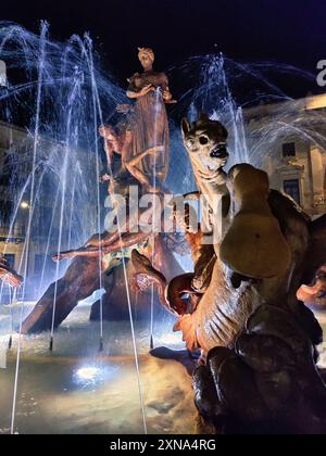 Vue panoramique de la fontaine de Diana à Ortygia, Syracuse, la nuit Banque D'Images