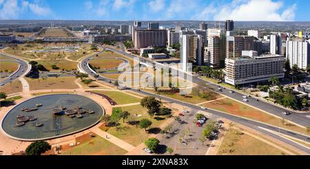 Vue depuis la tour de télévision sur l'axe monumental ou l'avenue centrale, UNESCO, site du patrimoine mondial, Brasilia, district fédéral, Brésil Banque D'Images