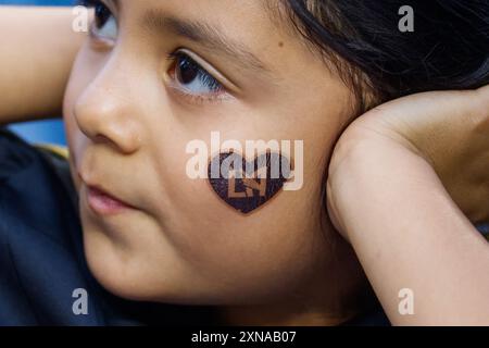 Los Angeles, États-Unis. 30 juillet 2024. Un jeune fan de soccer est vu lors du match de la Coupe des ligues entre le Los Angeles FC et les Whitecaps de Vancouver au stade BMO. Vancouver Whitecaps 4:2 crédit LAFC : SOPA images Limited/Alamy Live News Banque D'Images