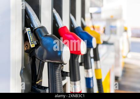 Gros plan du distributeur de pompe à carburant sur une station-service australienne Banque D'Images