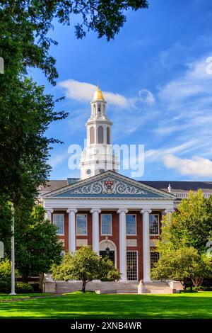 Boston, Massachusetts, États-Unis - 19 août 2023 : la bibliothèque Baker sur le campus de la Harvard Business School (HBS). Banque D'Images